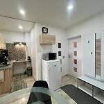 Casa de hóspedes Ruzbasky - Comfort With Private Parking