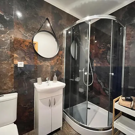 Ruzbasky - Comfort With Private Parking